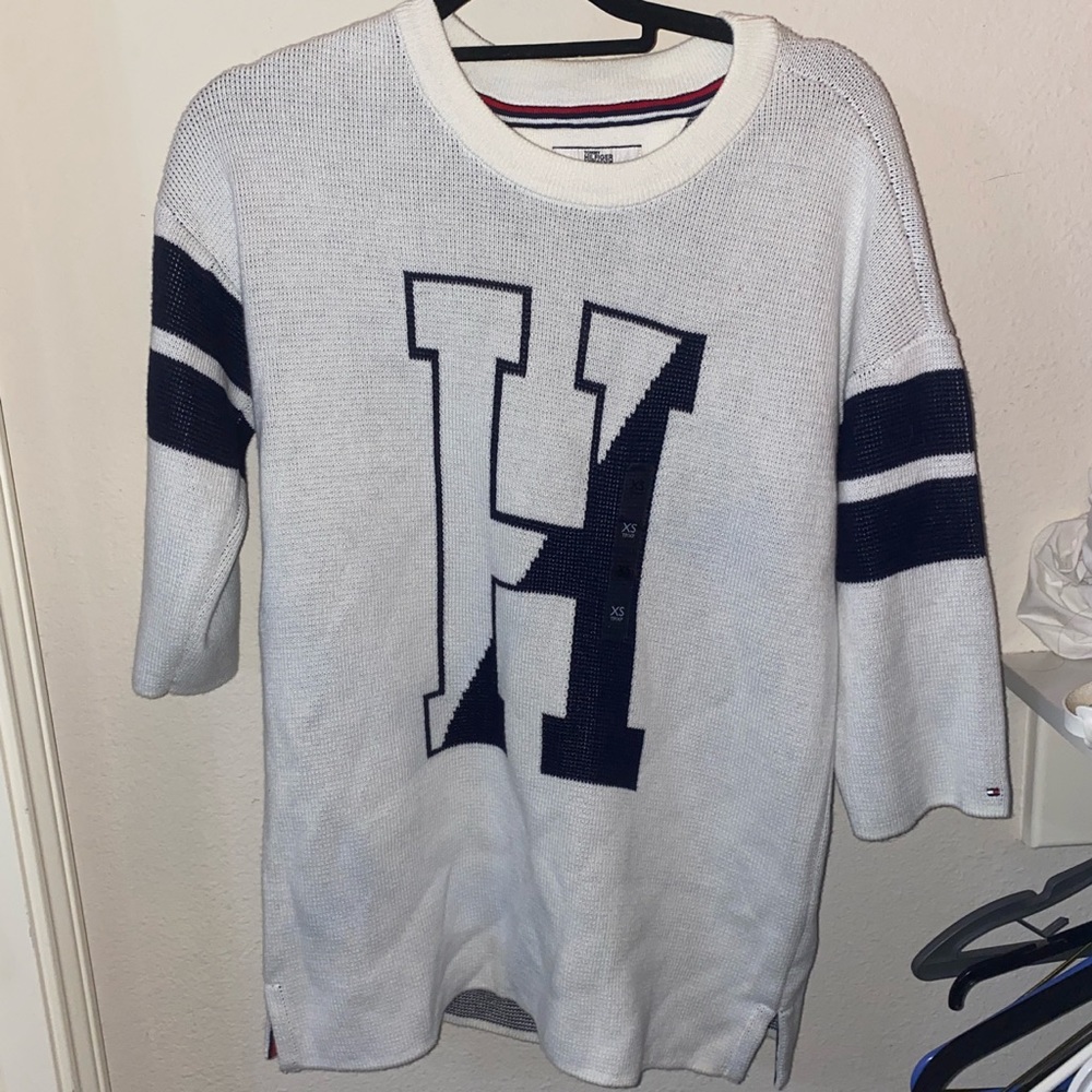Tommy Hilfiger Denim long sleeve sweater brand new with tag size fits larger